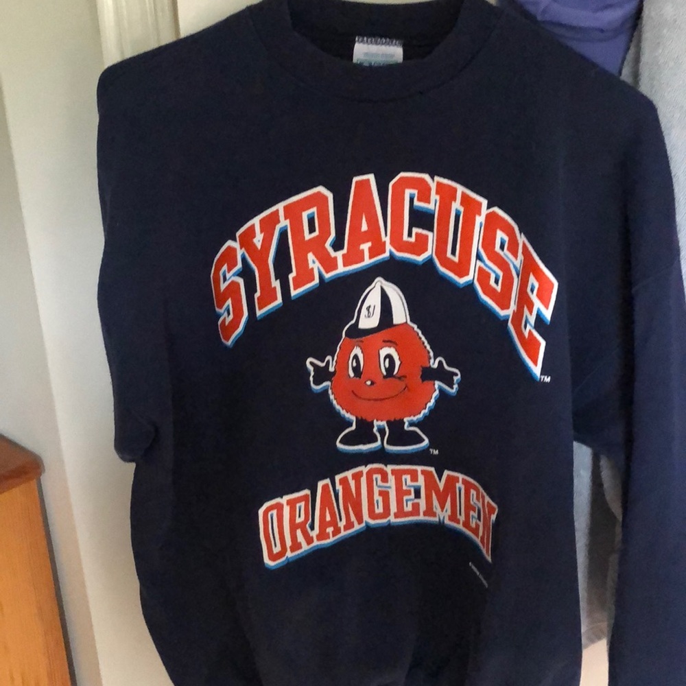 A vintage syracuse crew neck sweatshirt.